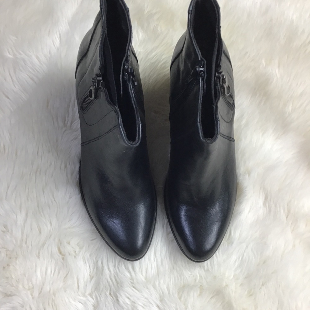 Davos gomma black leather ankle boots size…